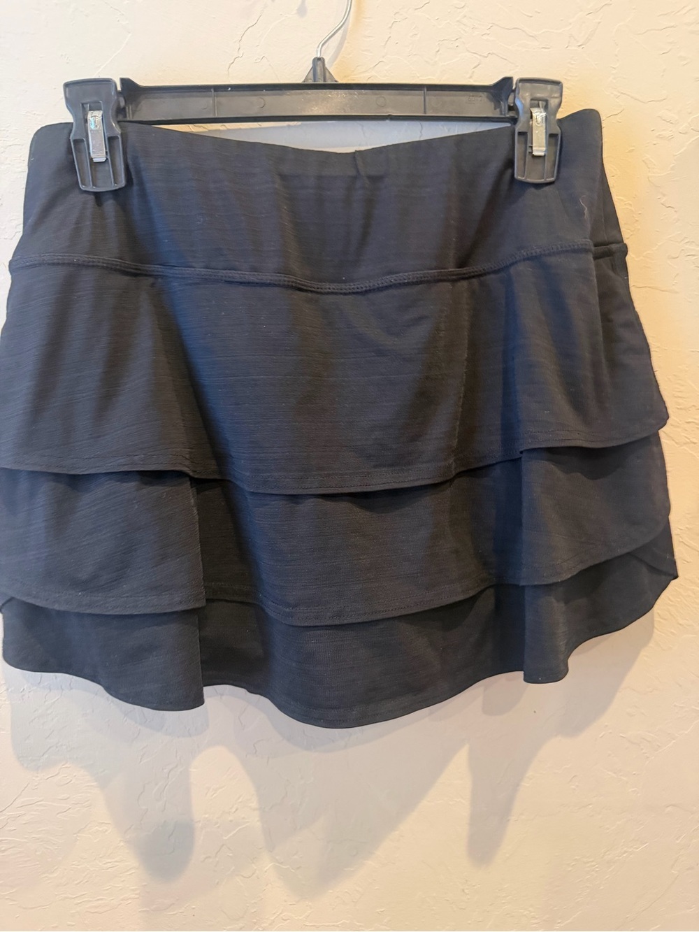 Athleta Women’s Black Tiered Skort, Size medium